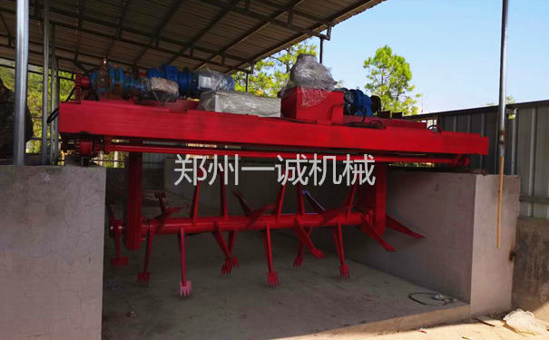 4米液壓提升式槽式有機肥翻堆機浙江杭州安裝現場